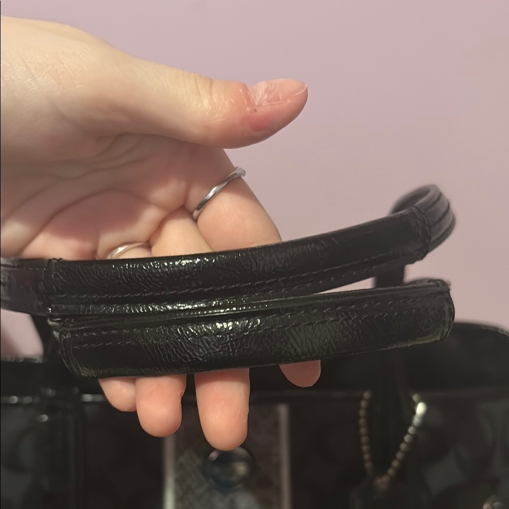 Elegant Black Coach Women's Bag - Picture 5 of 9